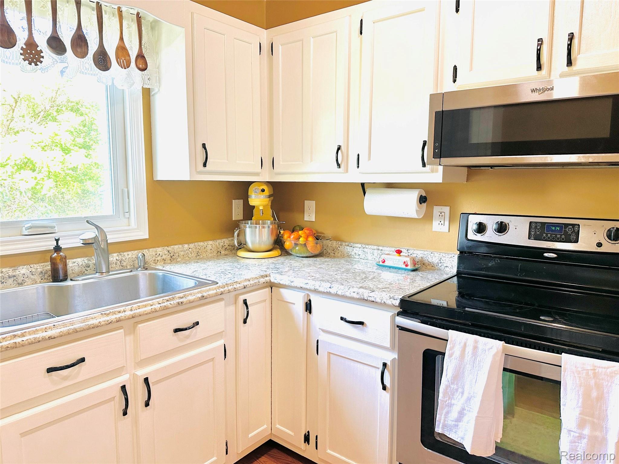 4520 Dutton Road Gregory, MI 48137 - Photo 5 of 29 005_beyc6a9ad32db0cd4.jpg
