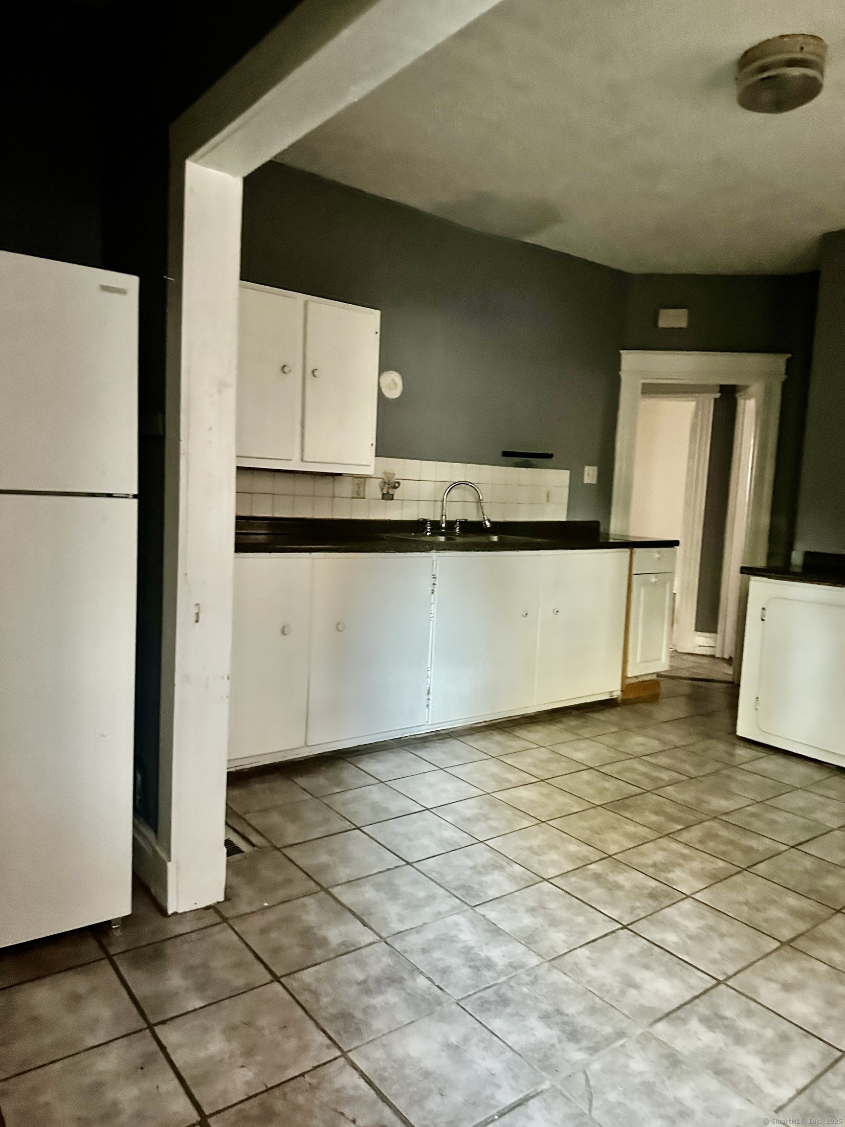 54 Cabot Street Hartford, CT 06112 - Photo 5 of 15