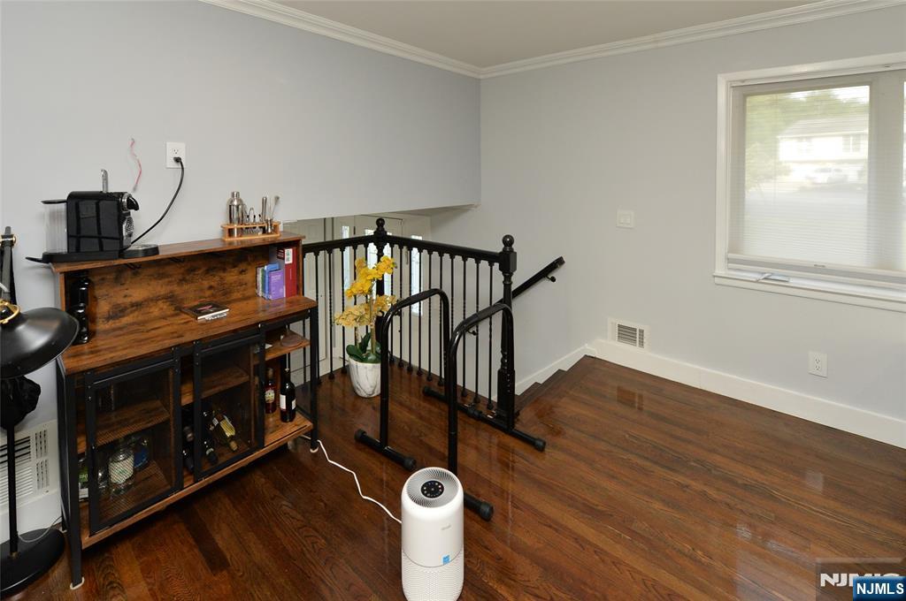 154 Middlesex Avenue Paramus, NJ 07652 - Photo 9 of 32