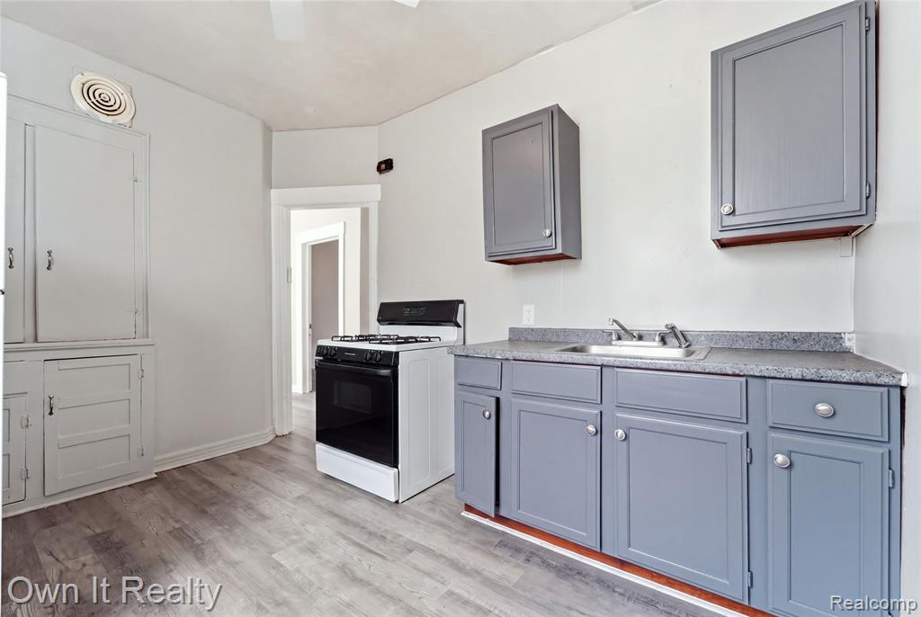 14761 Stephens Eastpointe, MI 48021 - Photo 13 of 24 Gallery Image 13
