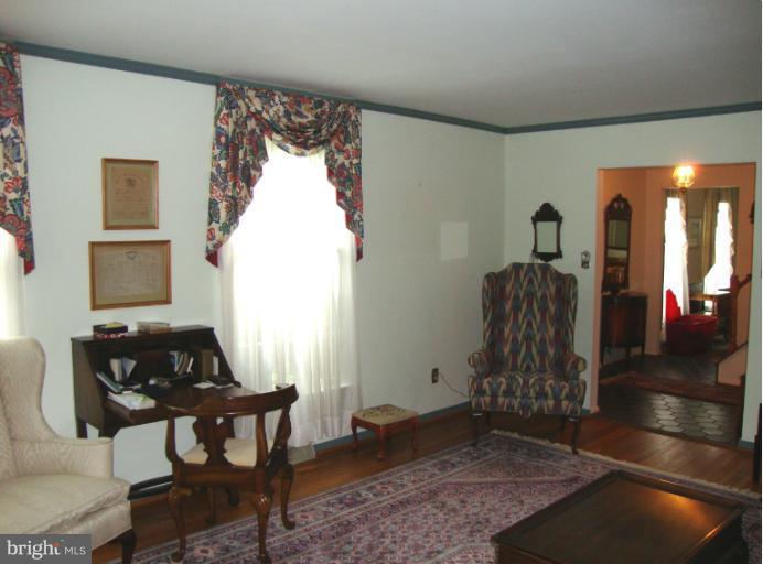 304 East Ridgely Road Lutherville-Timonium, MD 21093 - Photo 13 of 30 Living Room