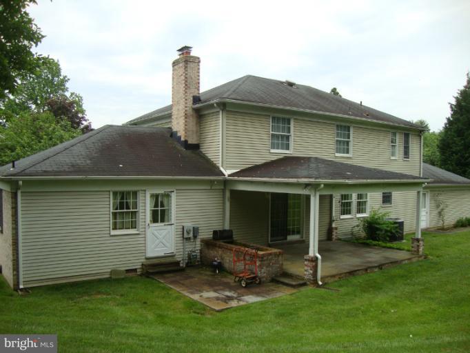 304 East Ridgely Road Lutherville-Timonium, MD 21093 - Photo 21 of 30 Exterior (Rear)
