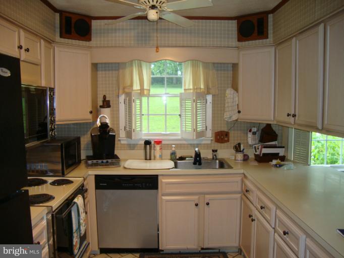 304 East Ridgely Road Lutherville-Timonium, MD 21093 - Photo 9 of 30 Kitchen