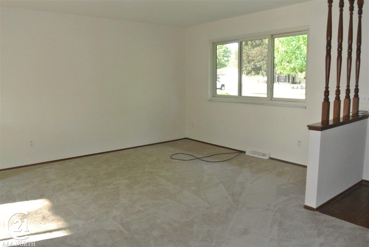 2410 Melvin Avenue Rochester, MI 48307 - Photo 6 of 25 Living Room