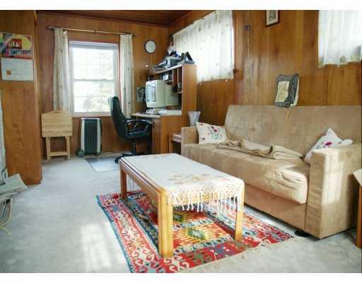 8085 Peebles Road Pittsburgh, PA 15237 - Photo 3 of 8 Den/Family/Great Room.