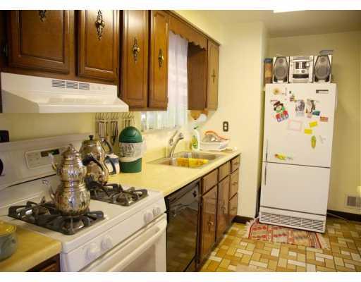 8085 Peebles Road Pittsburgh, PA 15237 - Photo 5 of 8 Kitchen.
