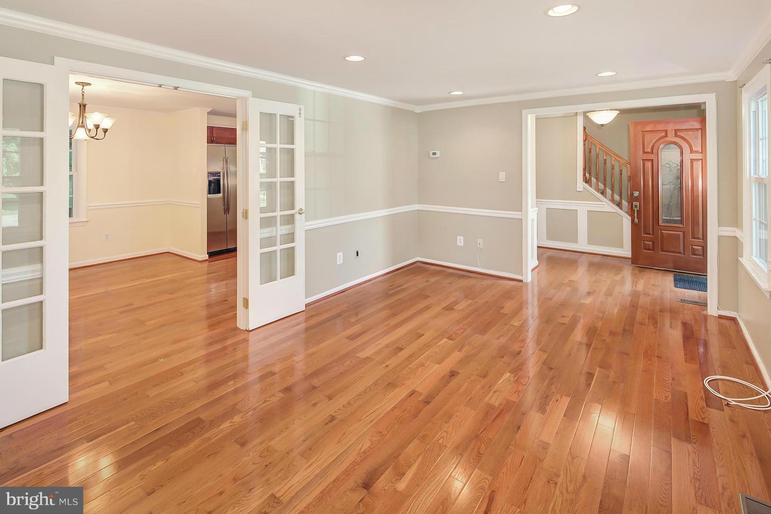 7611 Trail Run Road Falls Church, VA 22042 - Photo 4 of 30 Living Room