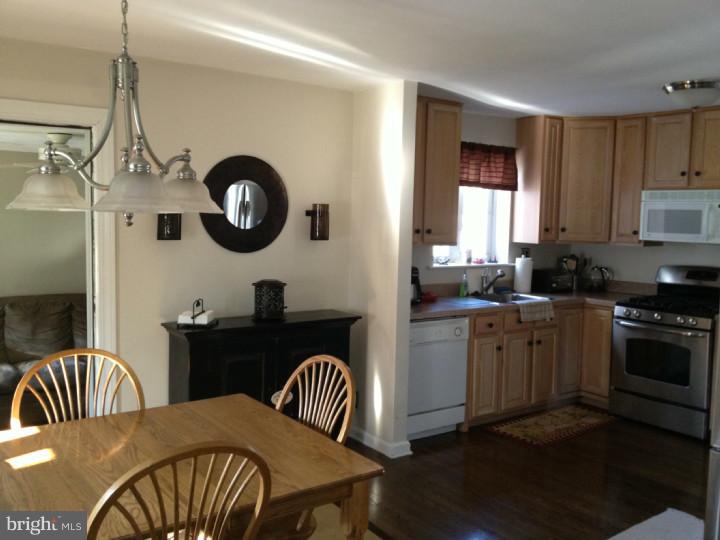 11 Raymond Road Broomall, PA 19008 - Photo 3 of 13 Kitchen