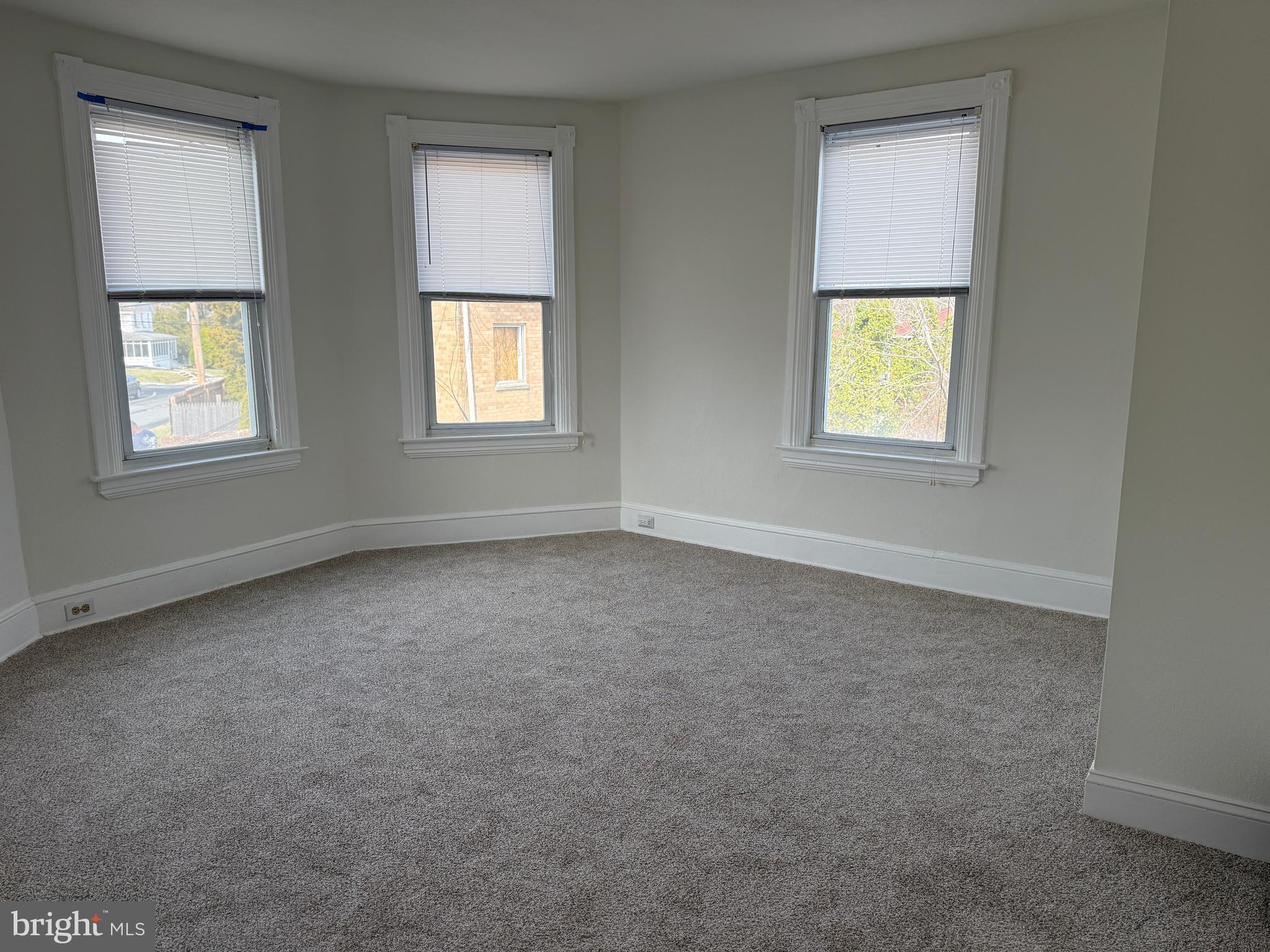 310 North Dupont Road Wilmington, DE 19804 - Photo 25 of 34 Living room/second floor apartment