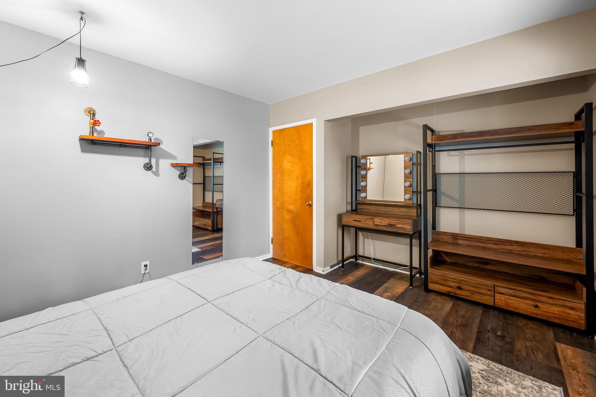 1115 High Country Road Towson, MD 21286 - Photo 36 of 71 a bedroom with a bed and a desk