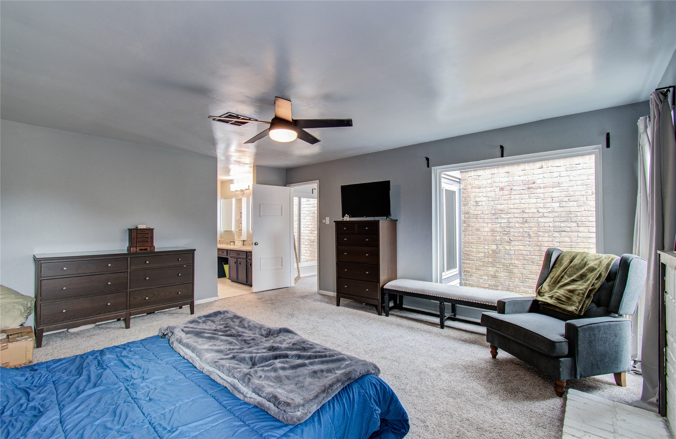 16707 Fernwood Way Houston, TX 77058 - Photo 35 of 46 a living room with furniture and a window