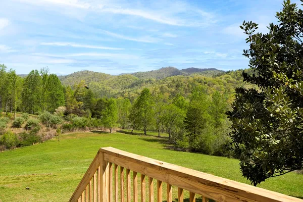 $585,000 | 68 Country Side Lane, Hayesville, NC 28904