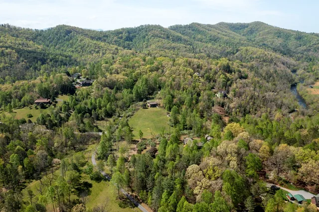 $585,000 | 68 Country Side Lane, Hayesville, NC 28904