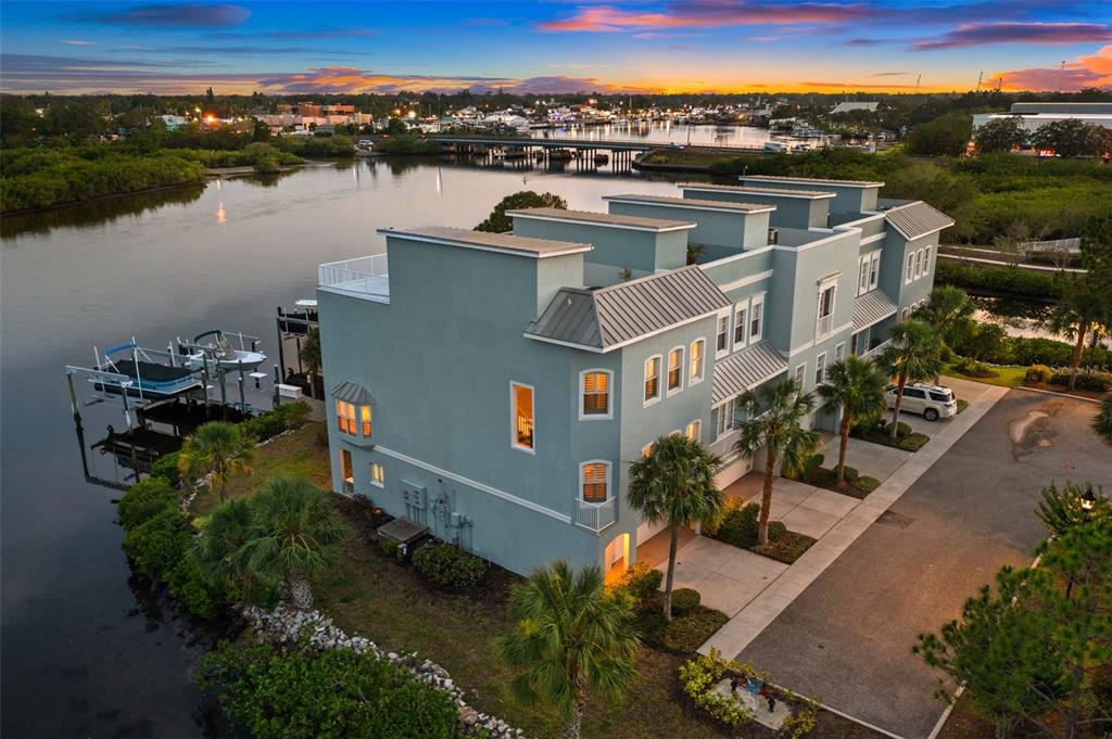 1152 Flying Fish Lane, Tarpon Springs, FL 34689 Compass