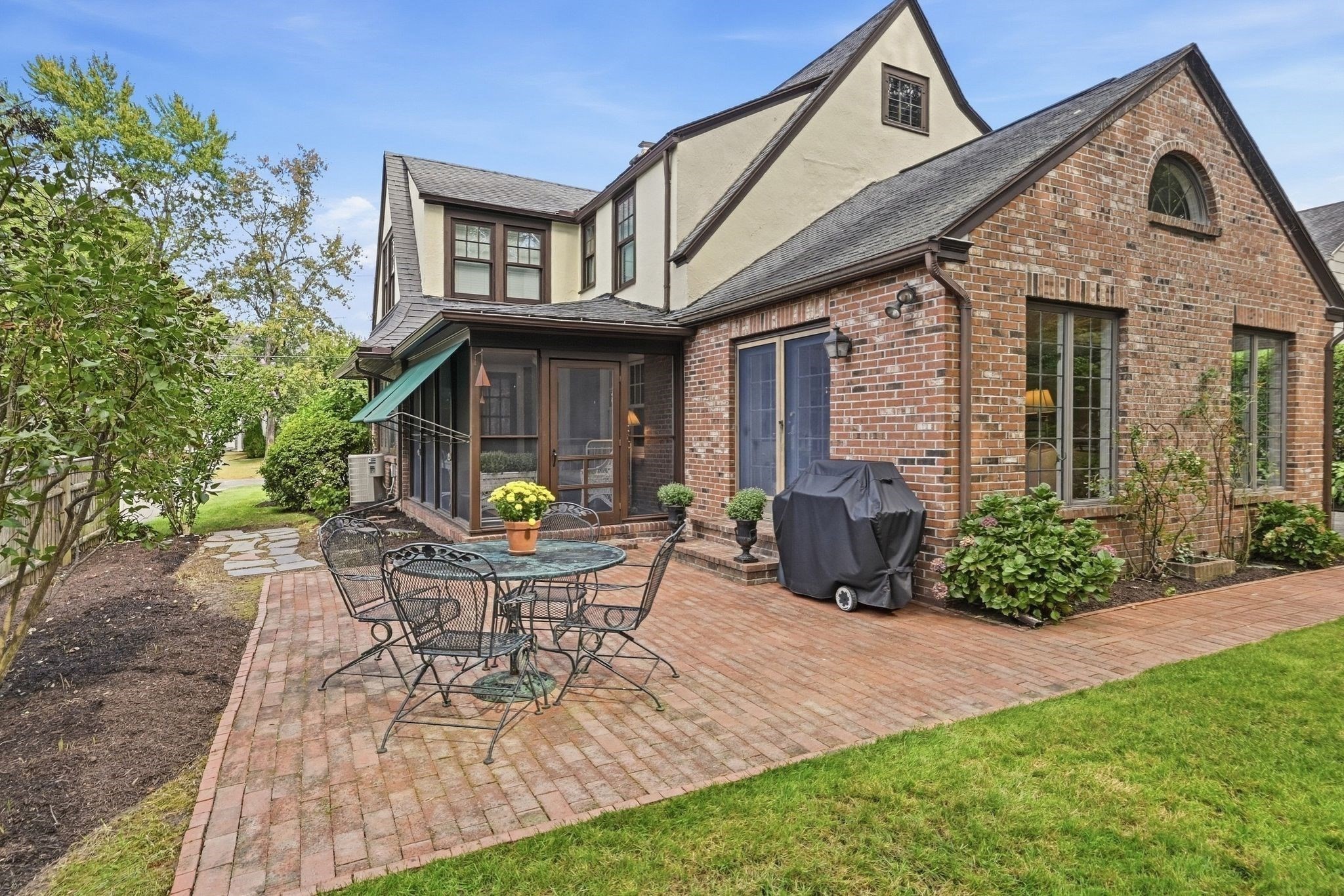 131 Wenonah Road Longmeadow, MA 01106 - Photo 3 of 40 Gallery Image 3