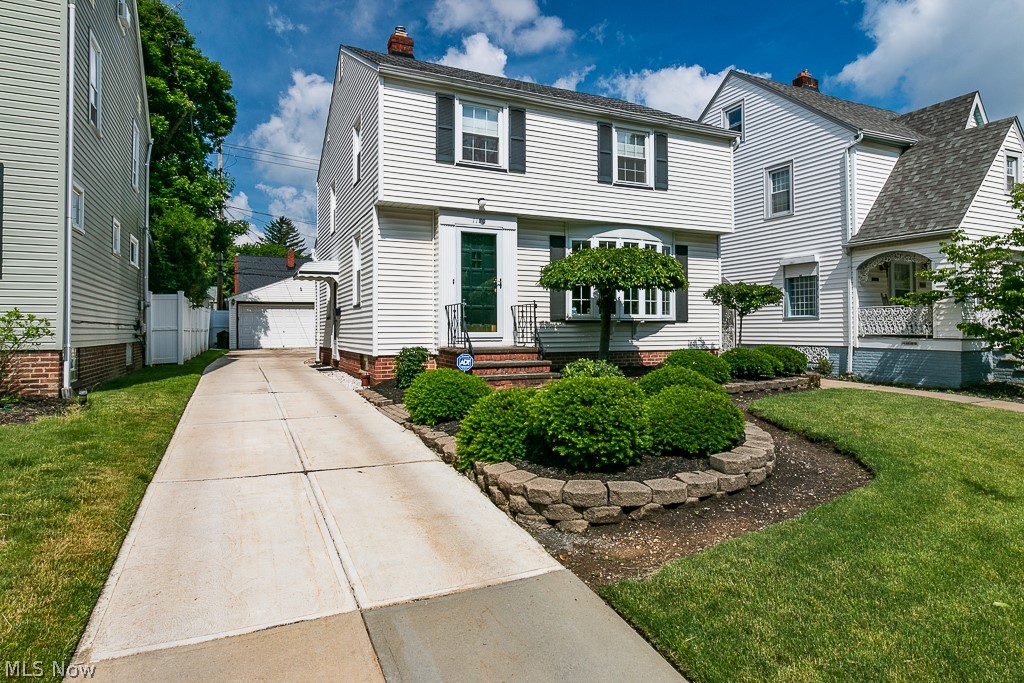 1170 Argonne Road Cleveland, OH 44121 - Photo 2 of 35 Long Driveway