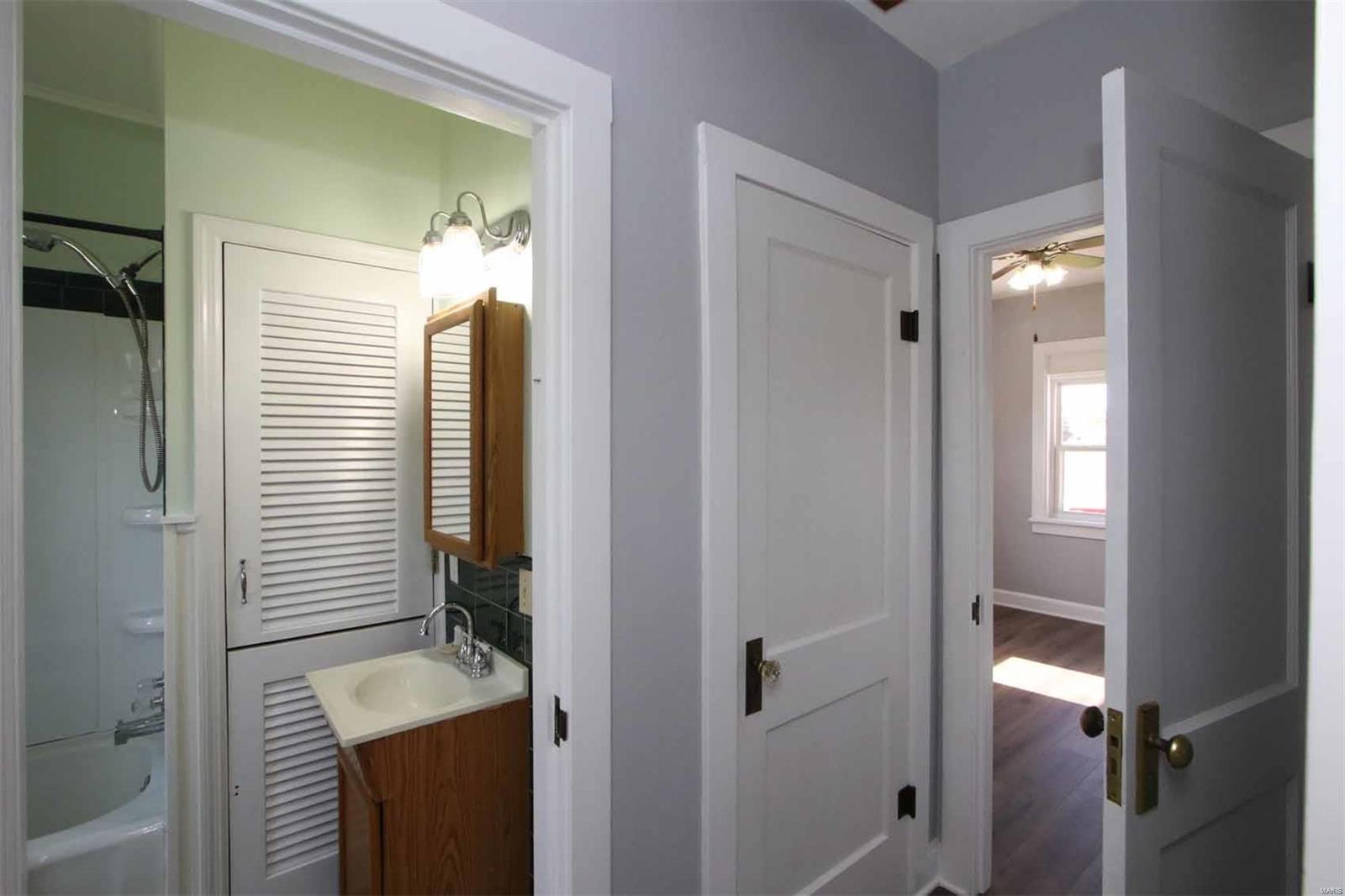 3917 Sarah Lane Alton, IL 62002 - Photo 14 of 59