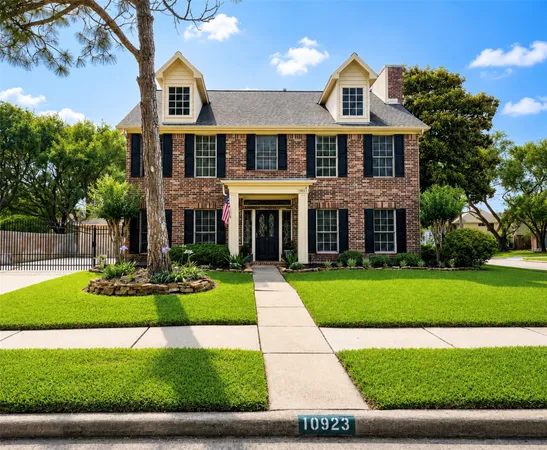 $499,999 | 10923 Hickory Tree Court, Houston, TX 77065