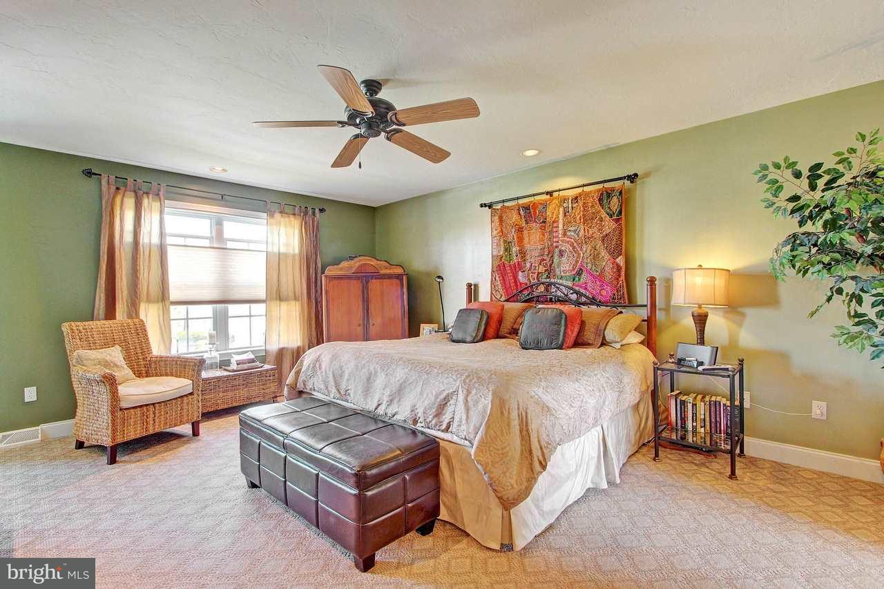 186 Ridgefield Drive York, PA 17403 - Photo 15 of 36 Gallery Image 15