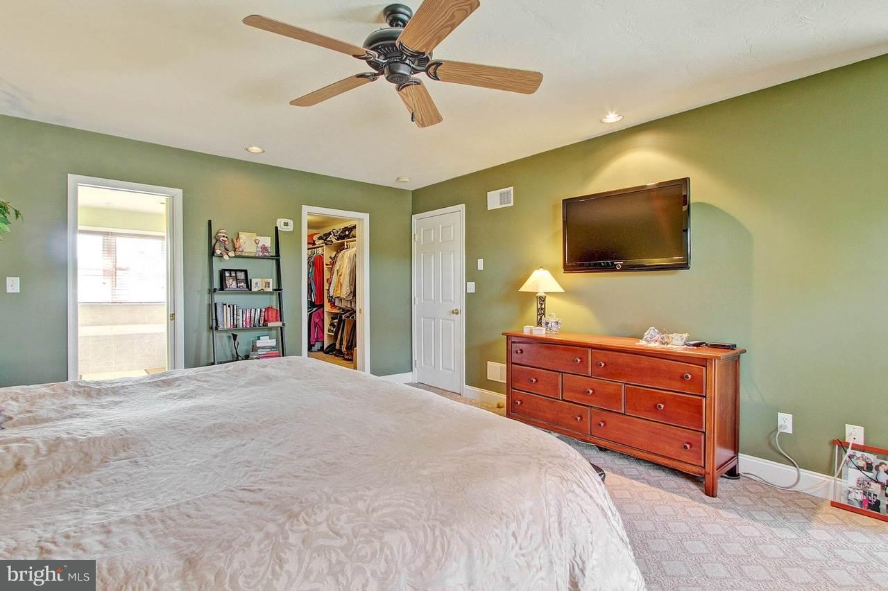 186 Ridgefield Drive York, PA 17403 - Photo 16 of 36 Gallery Image 16