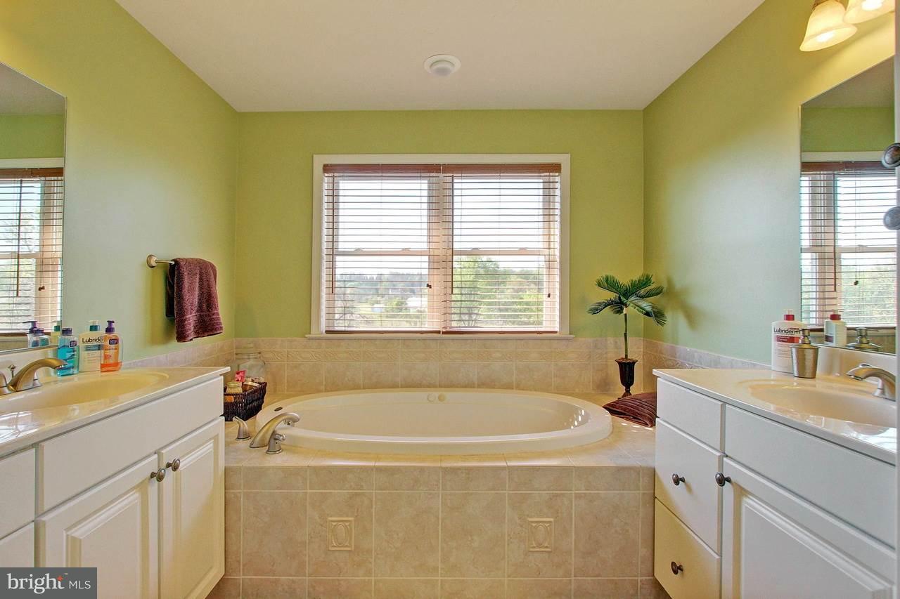 186 Ridgefield Drive York, PA 17403 - Photo 18 of 36 Gallery Image 18