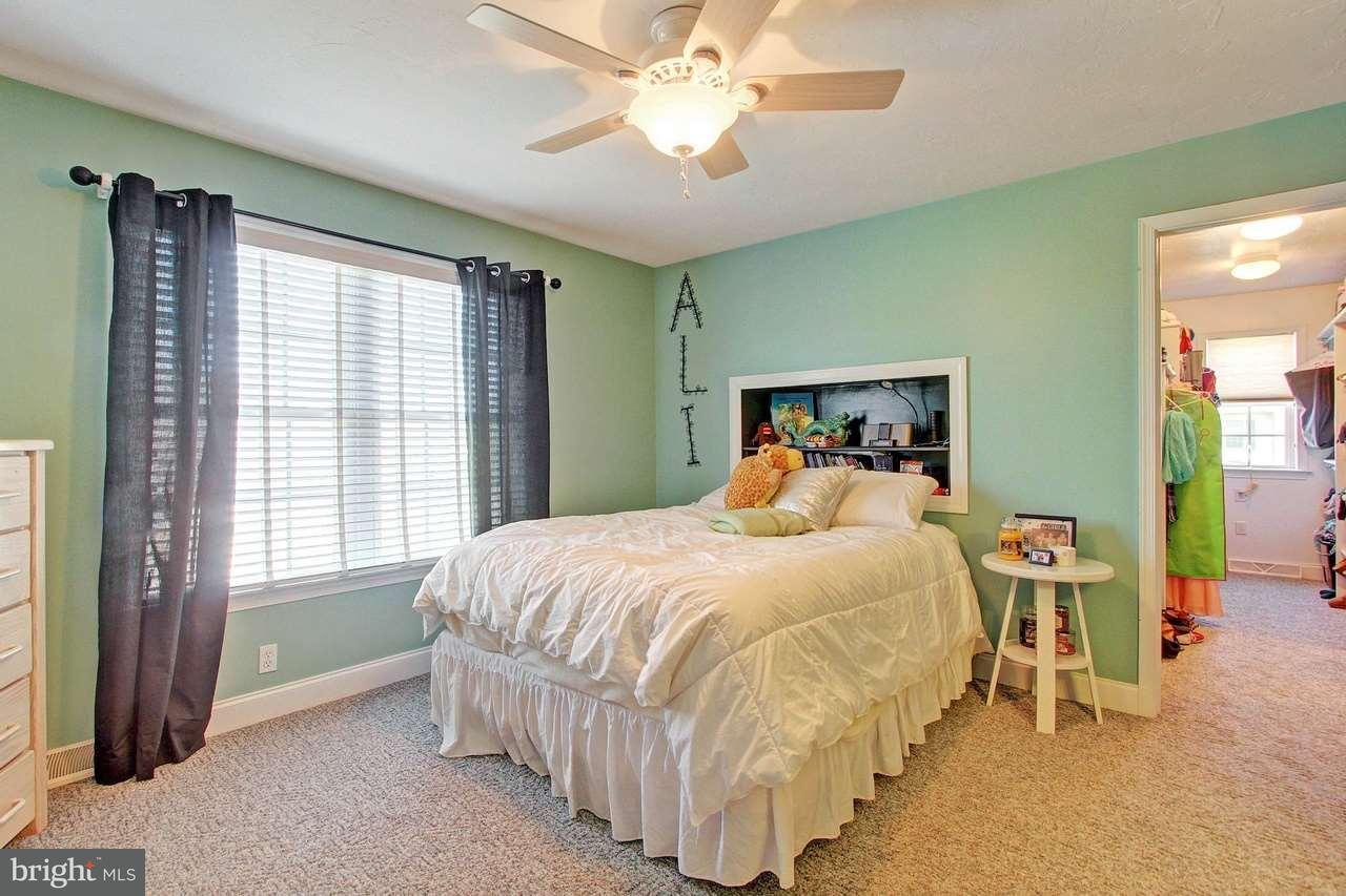 186 Ridgefield Drive York, PA 17403 - Photo 21 of 36 Gallery Image 21