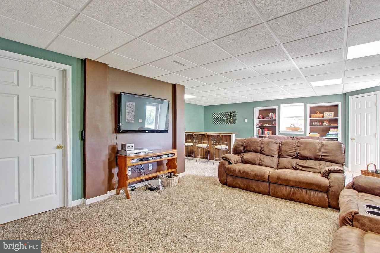 186 Ridgefield Drive York, PA 17403 - Photo 28 of 36 Gallery Image 28