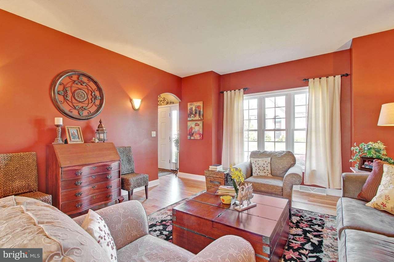 186 Ridgefield Drive York, PA 17403 - Photo 4 of 36 Gallery Image 4