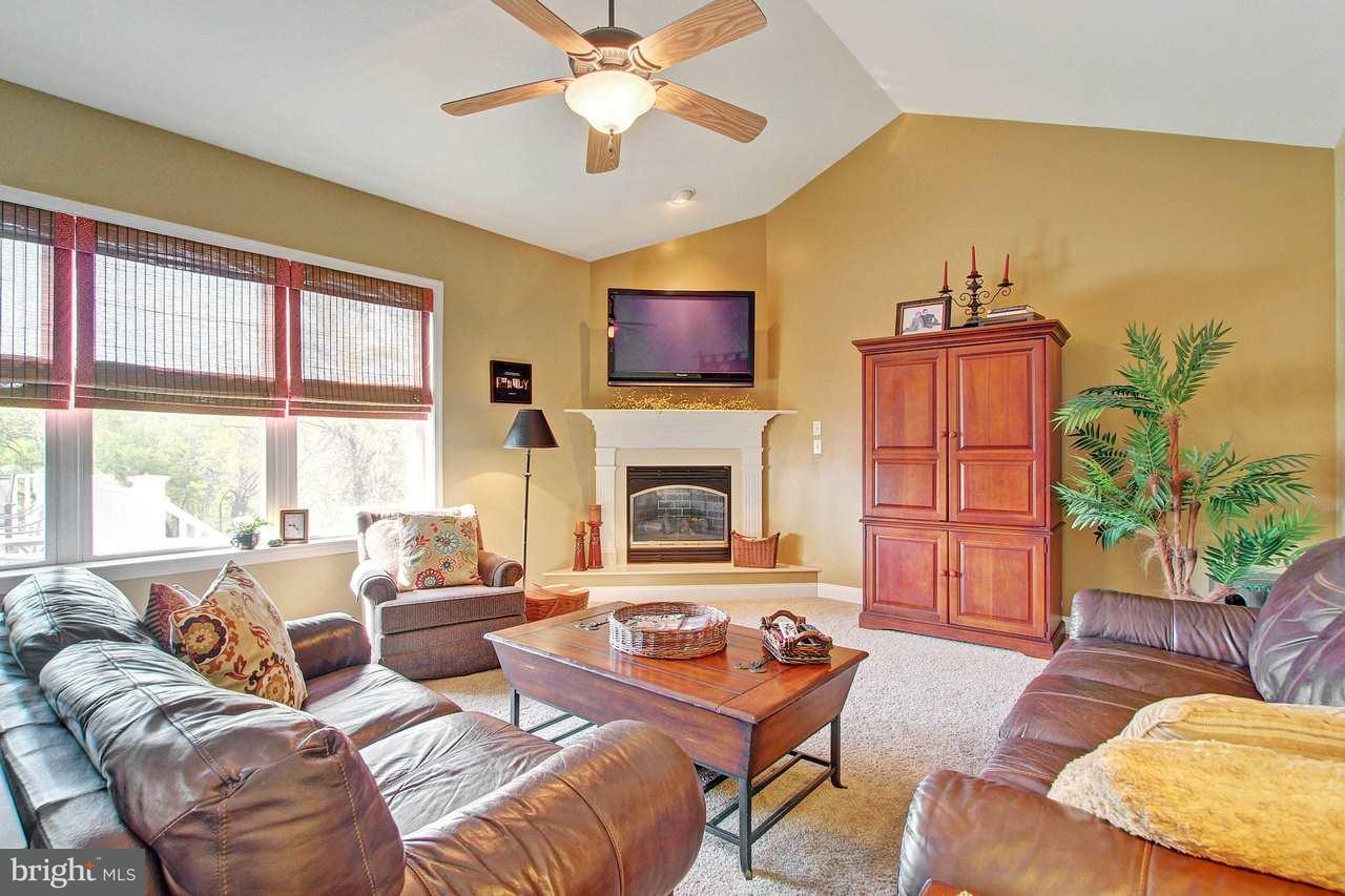 186 Ridgefield Drive York, PA 17403 - Photo 10 of 36 Gallery Image 10