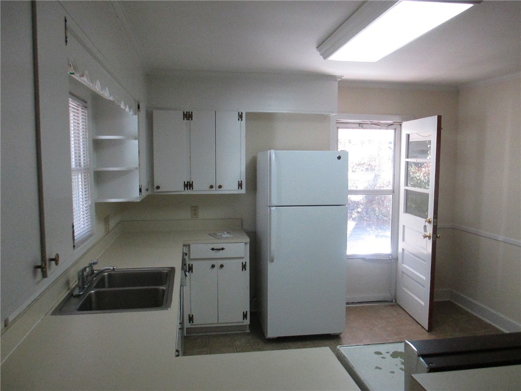 305 Augusta Road Clemson, SC 29631 - Photo 5 of 10 kitchen