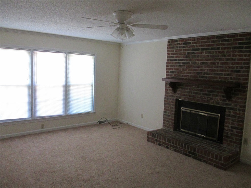 305 Augusta Road Clemson, SC 29631 - Photo 6 of 10 back living room