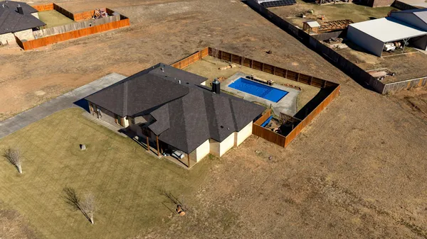 an aerial view of a tennis ground