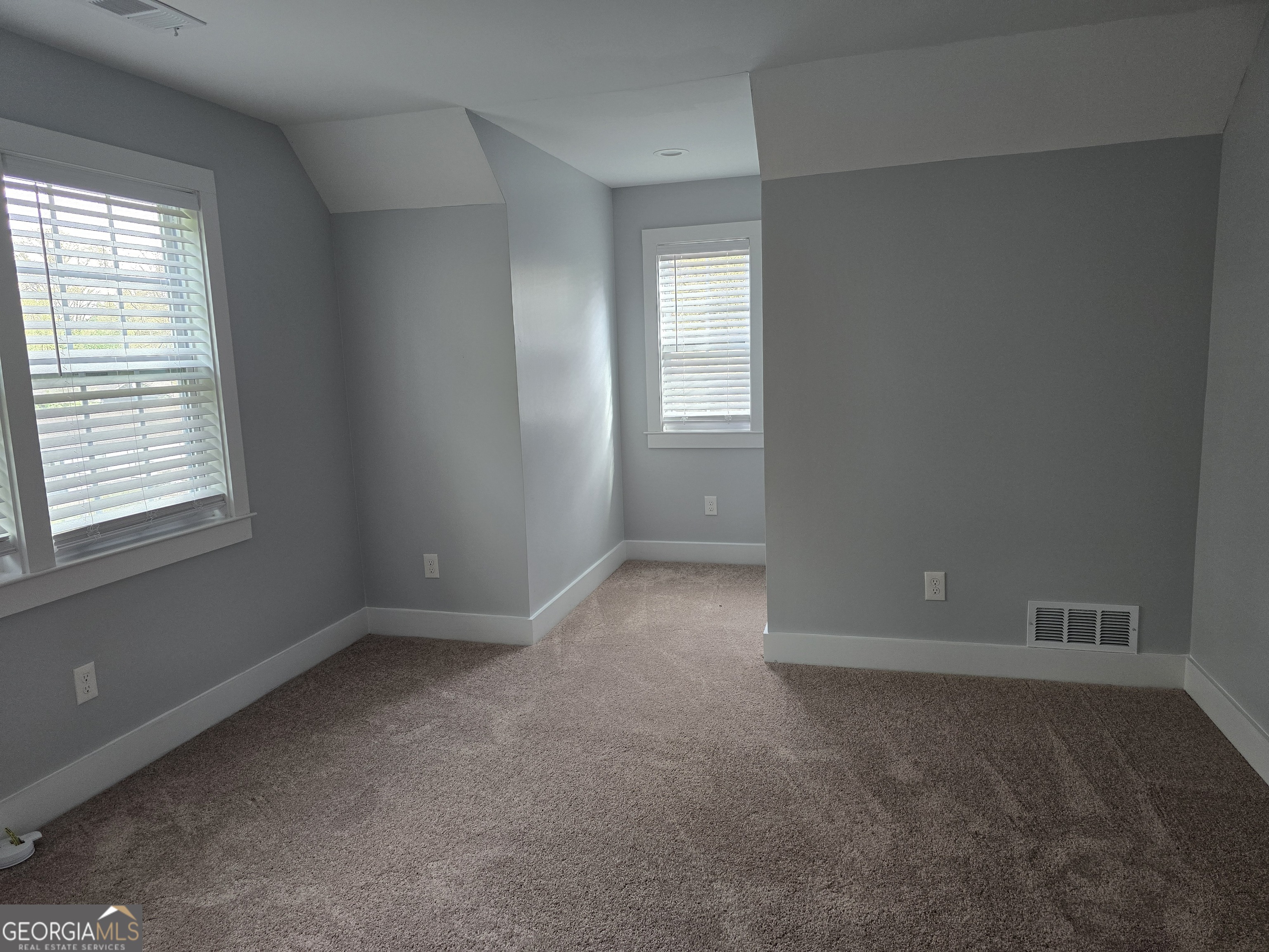 4075 Fairburn Avenue Southwest Atlanta, GA 30331 - Photo 10 of 12 an empty room with windows