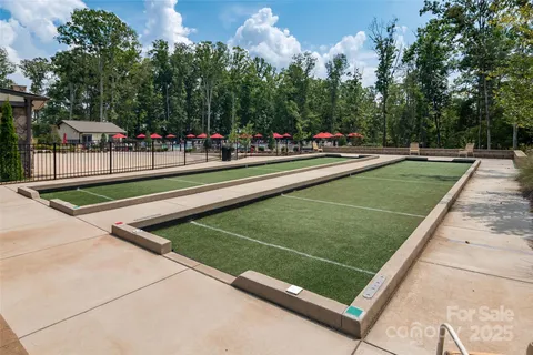 a view of an outdoor space