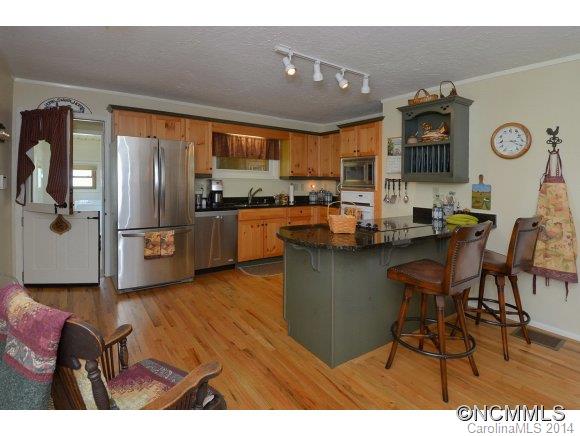 232 Buck Ridge Road Waynesville, NC 28785 - Photo 11 of 23 Gallery Image 11