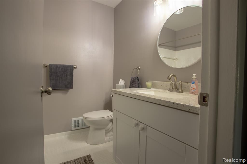 29233 Hayes Road, Unit 65 Warren, MI 48088 - Photo 8 of 18