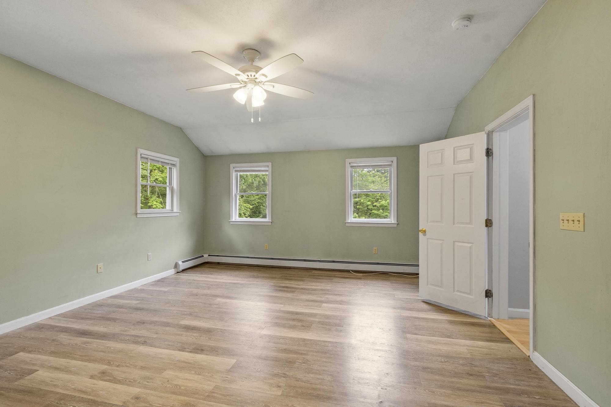 113 Newton Road Plaistow, NH 03865 - Photo 15 of 60