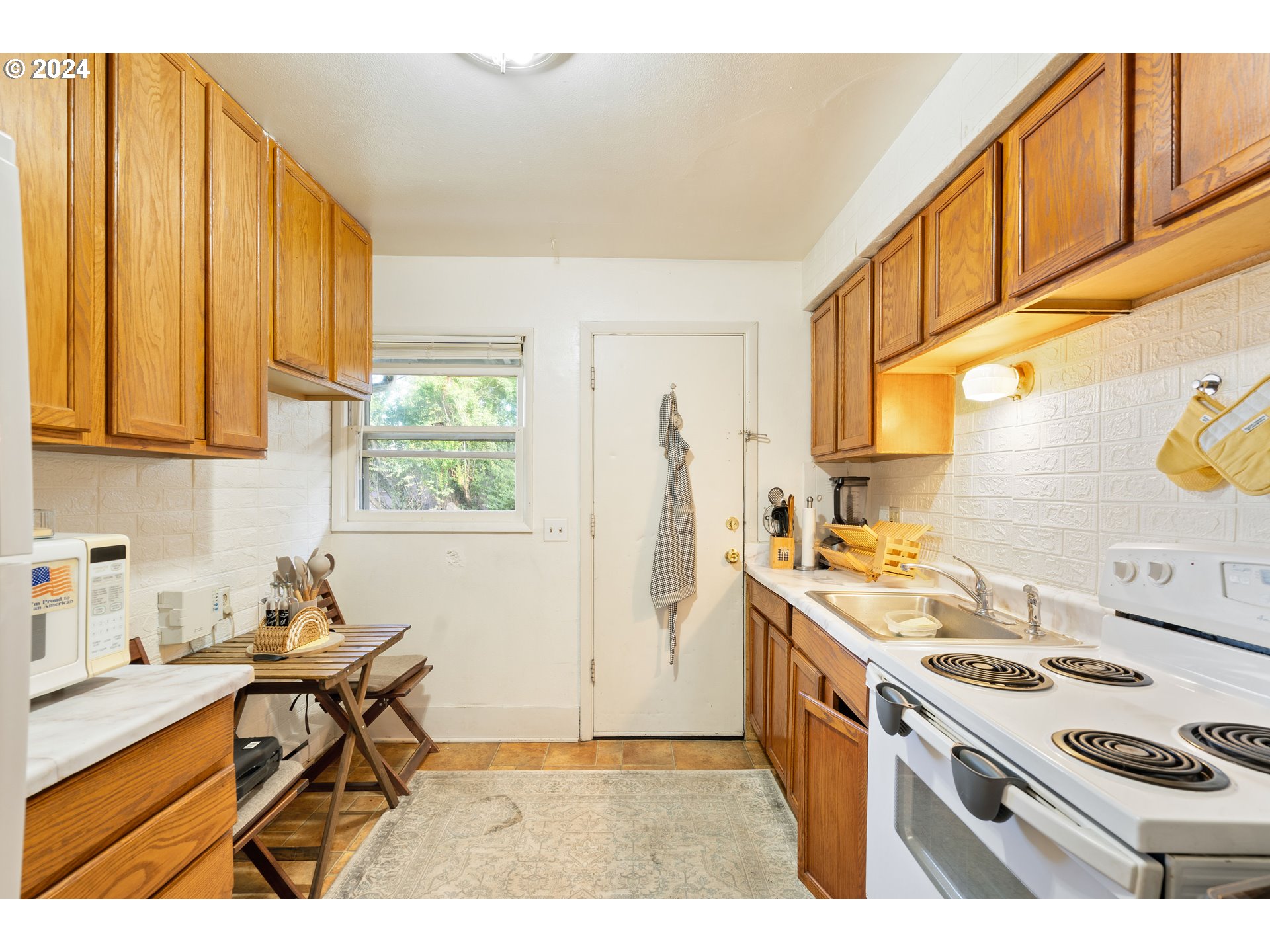 11845 Southwest 5th Street Beaverton, OR 97005 - Photo 10 of 43