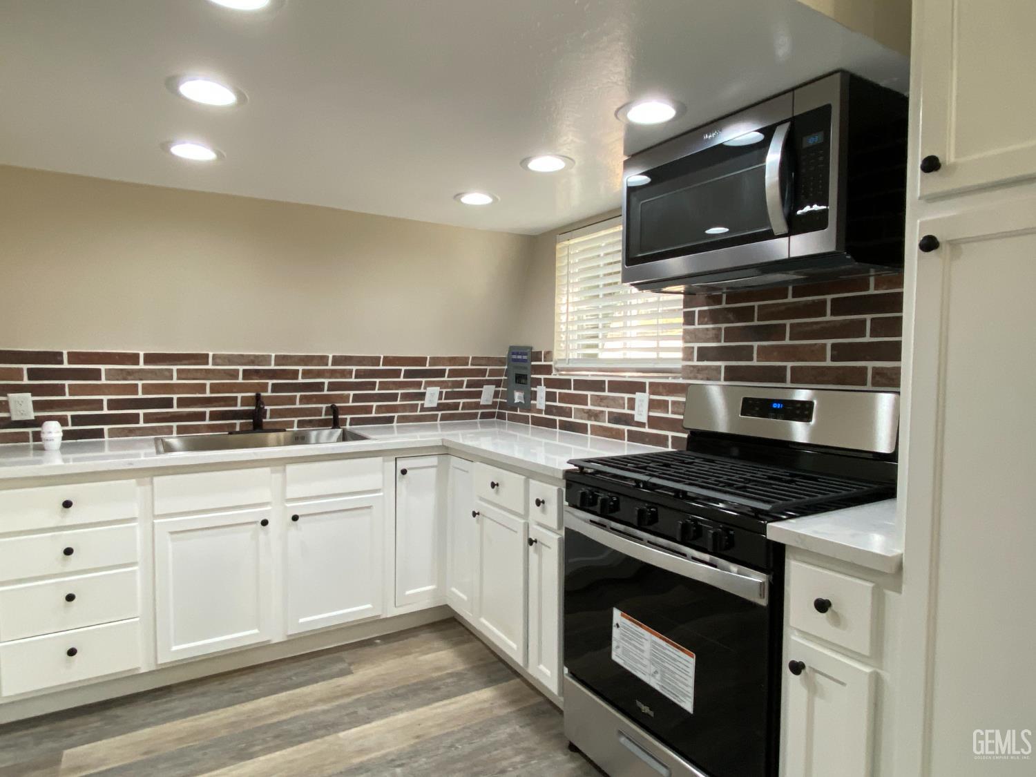 Undisclosed Address Caliente, CA 93518 - Photo 17 of 33 a kitchen with granite countertop a stove and a microwave