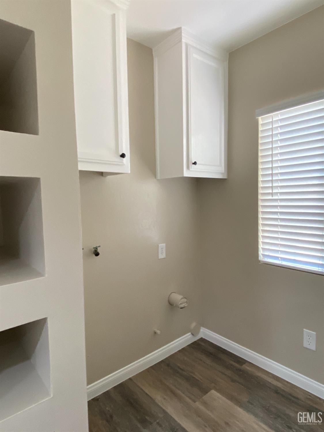 Undisclosed Address Caliente, CA 93518 - Photo 25 of 33 a view of room with window and hardwood floor