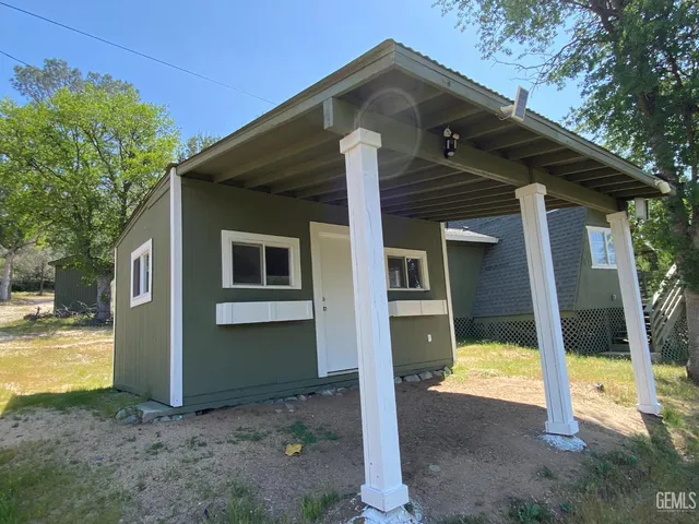 a front view of house with yard