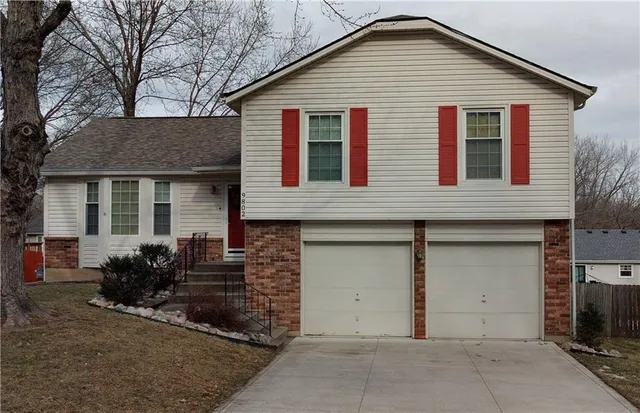 $300,000 | 9802 West 49th Terrace, Merriam, KS 66203