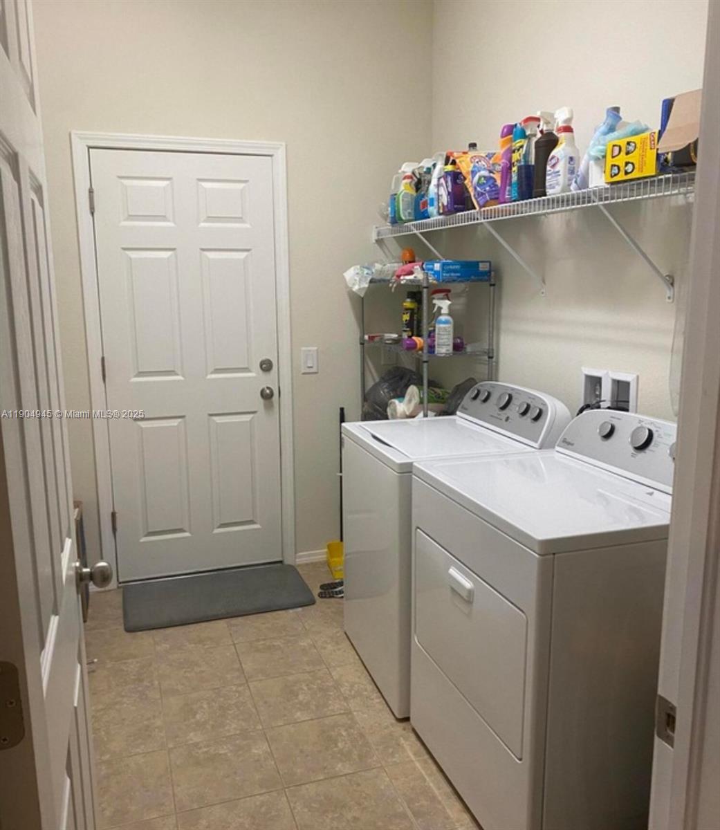 15718 Stone House Drive Spring Hill, FL 34604 - Photo 7 of 10 a utility room with dryer and washer