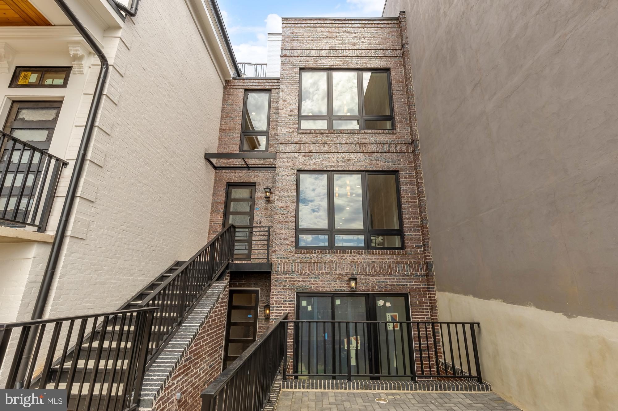 733 Euclid Street Northwest, Unit 204 Washington, DC 20001 - Photo 2 of 34