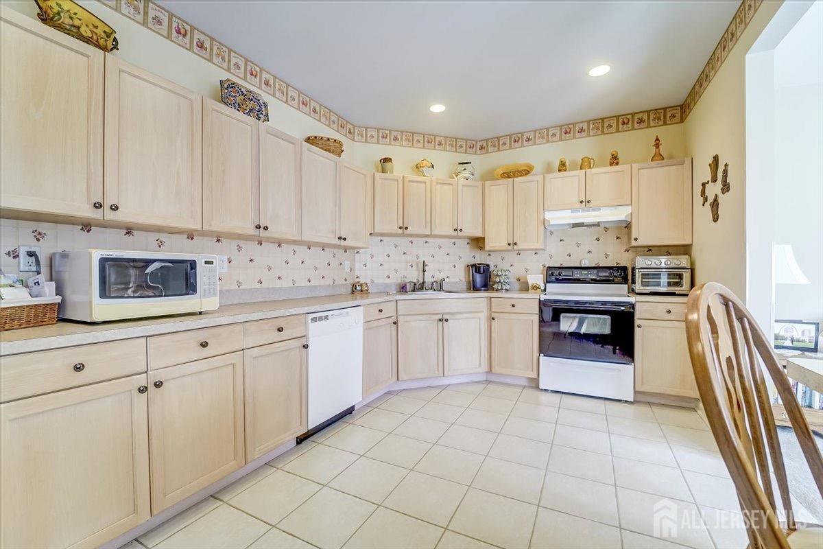375 Rifle Camp Road, Unit 409 Woodland Park, NJ 07424 - Photo 11 of 22 a kitchen with cabinets and appliances