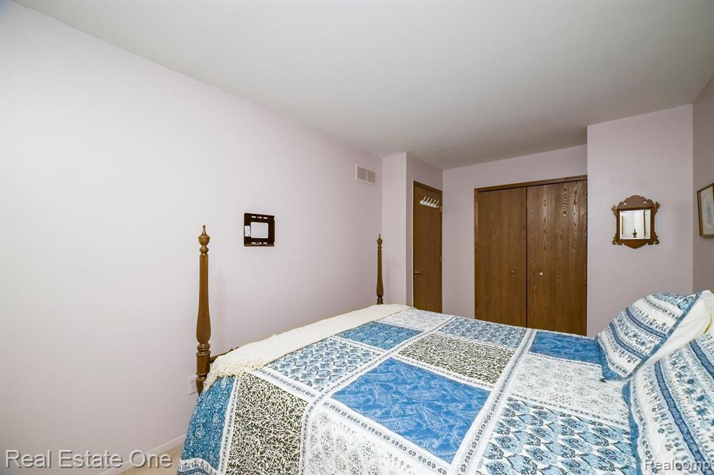 2229 Flanders Drive Rochester Hills, MI 48307 - Photo 20 of 34