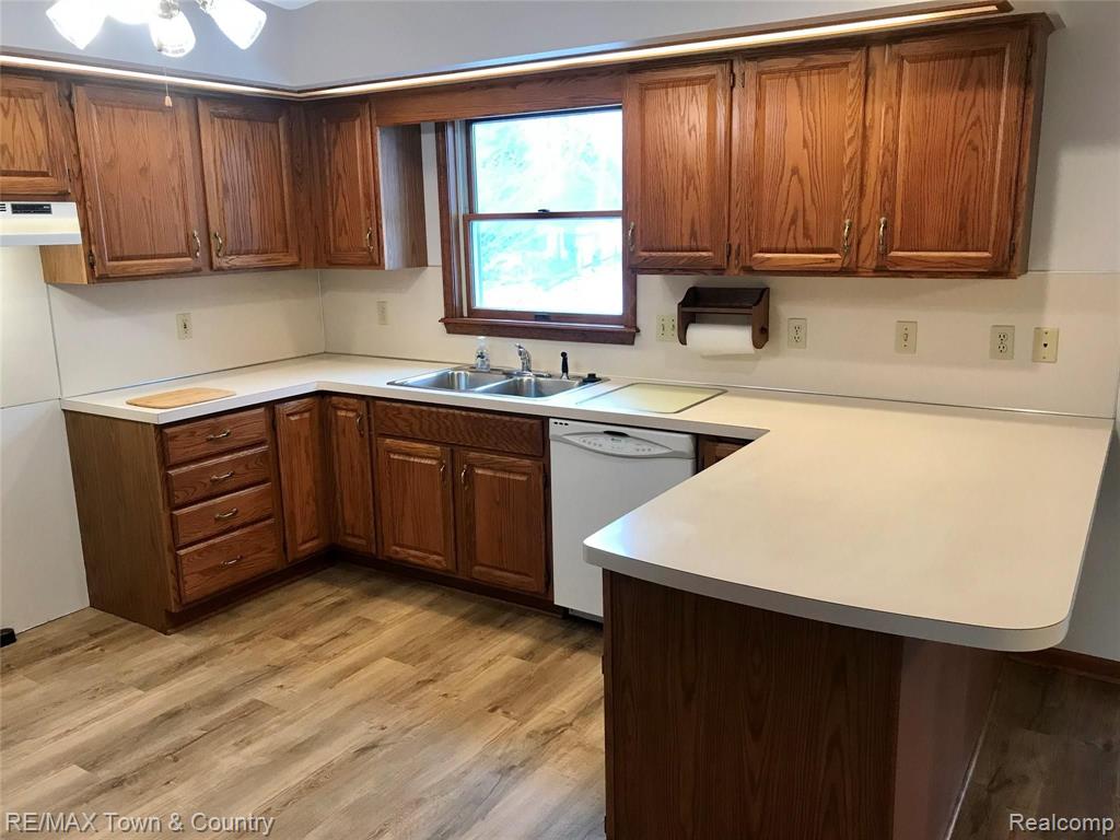 4271 East Carpenter Road Flint, MI 48506 - Photo 11 of 44