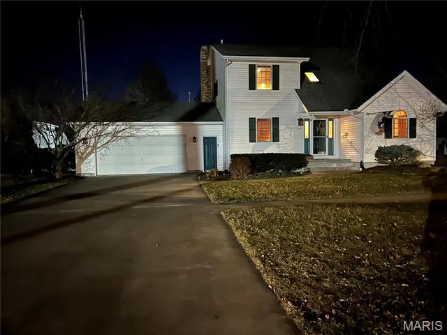 $275,000 | 804 North Montgomery Avenue, Litchfield, IL 62056