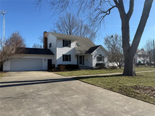 $275,000 | 804 North Montgomery Avenue, Litchfield, IL 62056