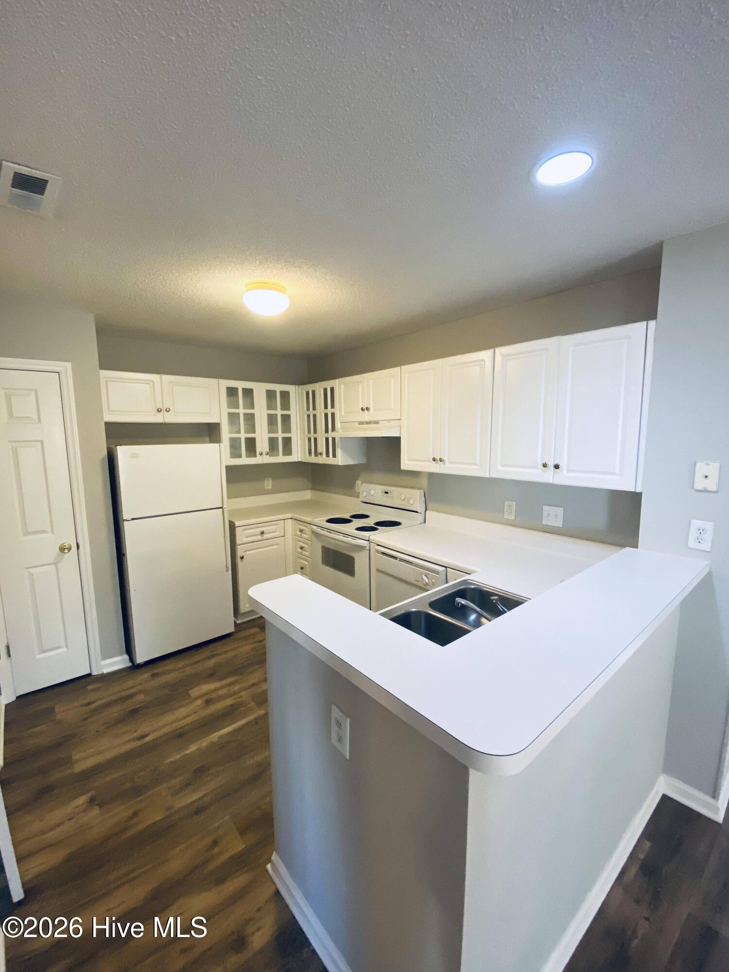 515 Spring Forest Road, Unit B Greenville, NC 27834 - Photo 5 of 12 4KITCHEN